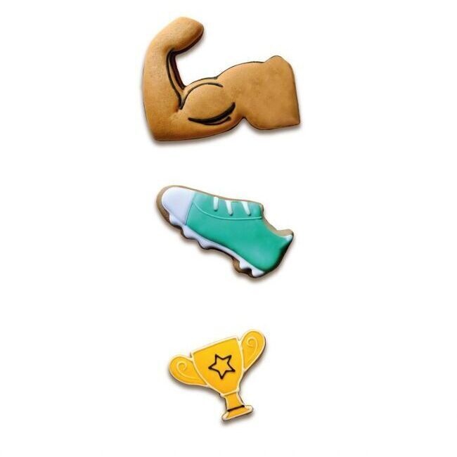 Tagliapasta in forma di muscolo, scarpa sportiva e trofeo - Wilton - 3 pezzi - 2