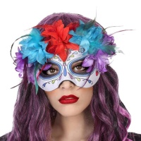Maschera con fiori e piume colorate