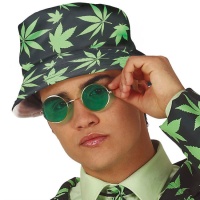 Cappello con foglie di marijuana