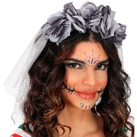 Diadema con fiori grigi e velo