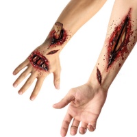 Tatuaggi adesivi su ferite aperte