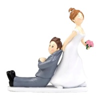 Statuetta torta nuziale della sposa che trascina lo sposo 19 cm