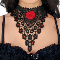 Girocollo ricamato con rosa rossa