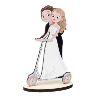 Figura in legno di sposi con scooter elettrico 18,7 cm