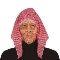 Maschera di donna anziana con sciarpa rossa