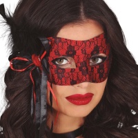 Maschera rossa con pizzo nero e piuma nera