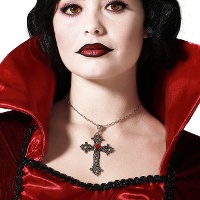 Collana con croce gotica argentata