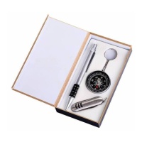 Penna + coltellino + bussola in scatola di legno - 1 pz.