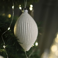 Palline White Christmas a goccia da 17 cm - 12 unità